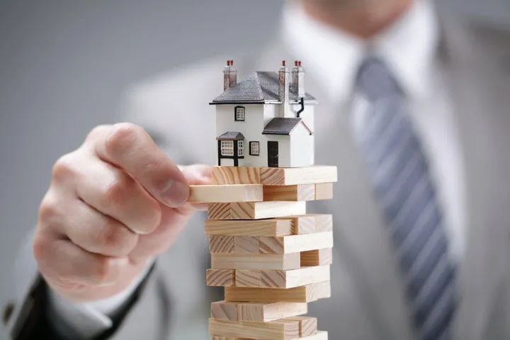 Real estate agent fixing reconciliation backlogs and audit issues